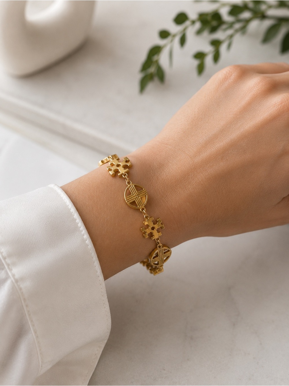 Tory Burch Good Luck Heart Bracelet - Picture 2 of 4
